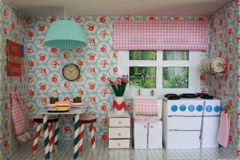 Found on Cath Kidston's FB page in her "Dream room in a box" photo album. Shoe Box Diorama, Diarama Ideas, Shoe Box Crafts, Diy Karton, Box Bedroom, Cardboard House, Little Mouse, Box Houses, Happy House