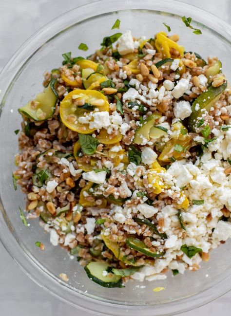 Low Gi Recipes Vegetarian, Salad With Lemon Vinaigrette, Slow Roasted Tomatoes, Salad With Lemon, Farro Salad, Lemon Vinaigrette, Toasted Pine Nuts, Vegetarian Meals, Summer Squash