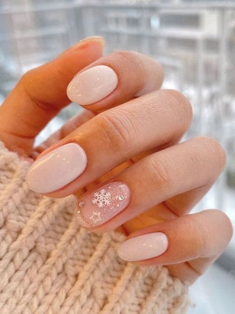 Winter Soft Nails, Simple Christmas Nails Round, Winter Nail Art Snowflakes, Winter Neutral Nails, Korean Nail Designs, Nails For Winter, Winter Nail Colors, Neutral Nail Designs, Korean Nail