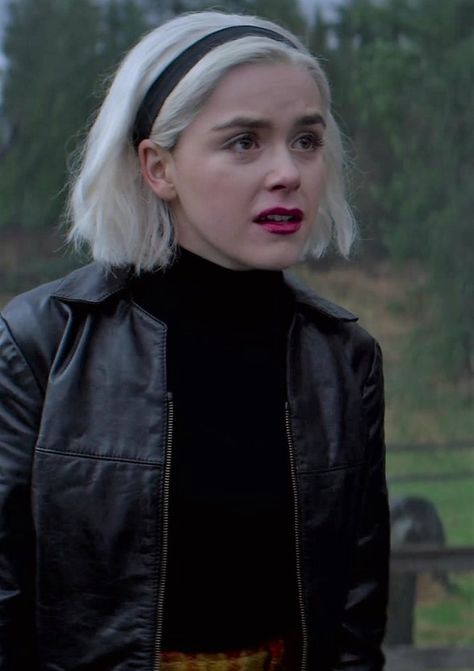 Sabrina Spell Man Outfits, Sabrina Spellman Hair, Sabrina Spellman Aesthetic, Sabrina Costume, Natalie And Olivia, Sabrina Spellman Outfit, Sabrina Spellman Style, Sabrina Witch, Curly Pixie Hairstyles