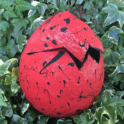 How to make a papier mache dragon or dinosaur egg How To Make Dinosaur Eggs, Papier Mache Eggs, Egg Party, Paper Mache Eggs, Dinosaur Egg, Dragon Party, Hatching Eggs, Dinosaur Eggs, Dragon Egg