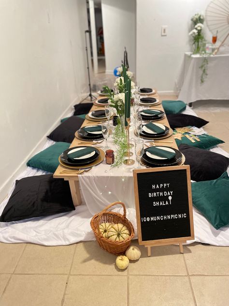 Indoor Picnic Ideas, Indoor Picnic Party, Indoor Picnic Date, Gold Wedding Reception Tables, Black Picnic, Picnic Decor, Indoor Birthday Parties, Gold Wedding Reception, Indoor Birthday