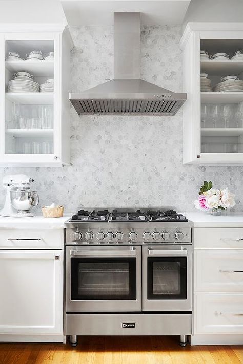 White and gray cooktop designed with gray marble hexagon backsplash tiles offering a stunning mosaic finish. Kitchen Backsplash Tile Designs, Gray Backsplash, Hexagon Backsplash, Brick Backsplash Kitchen, Grey Kitchen Island, Dreamland Billionaires, Grey Backsplash, New Home Kitchen, Tiles Backsplash