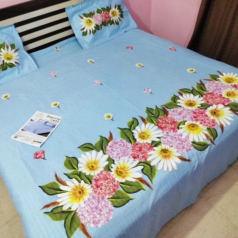 Hand painted bedsheet 108*108 Super King size 100 percent satin bedsheet Can be customised on pure cotton also but accordingly rate will increase Please message to order 7710863253 Bedsheet Painting Designs, Bedsheet Painting, Bedsheets Ideas, Bed Sheet Painting Design, Fabric Colour Painting, Bed Cover Design, Designer Bed Sheets, Painted Beds, Fabric Paint Diy