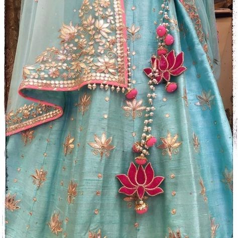 Bookmark These 15+ Pretty Latkan Ideas To Include In Your Bridal Lehengas! Tassels Fashion Clothing, Designer Tassels, Saree Tassels Designs, Saree Bollywood, Saree Tassels, Red Lehenga, Tassels Fashion, Trendy Blouse Designs, Indian Designer Outfits