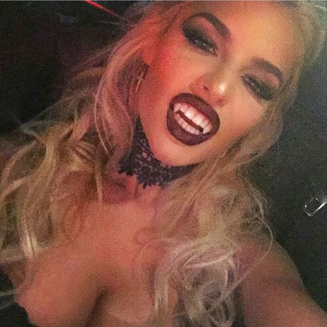 Vampire                                                                                                                                                                                 More Jean Watts, Vampire Halloween Costume, Vampire Makeup, Vampire Halloween, Holloween Costume, Hallowen Costume, Halloween Queen, Fall Makeup Looks, Halloween Costumes Makeup