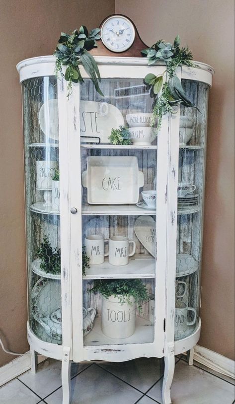 Curio Cabinet Ideas, Painted Curio Cabinets, Curio Cabinet Makeover, Curio Cabinet Decor, Rae Dunn Display, Muebles Shabby Chic, Cabinet Ideas, Cabinet Makeover, Curio Cabinet