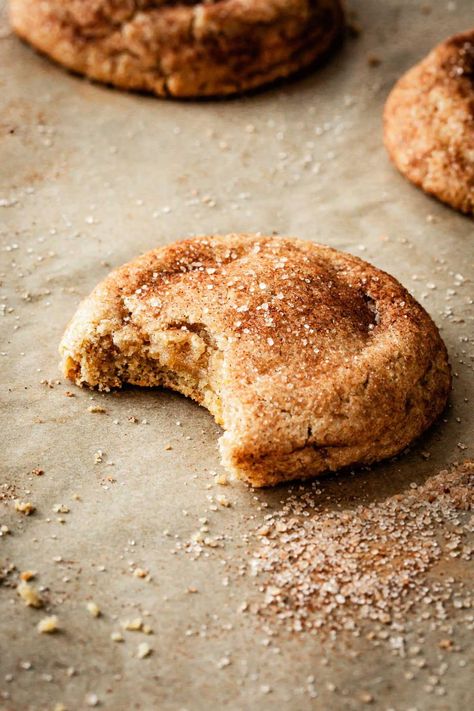 Cinnamon-kissed gluten-free snickerdoodle cookies made with a blend of flours (almond, oat & rice) in one bowl and 20 minutes of active time. Sweet Rice Flour Recipes, Gluten Free Snickerdoodle Cookies, Sweet Rice Flour, Rice Flour Recipes, Oat Flour Recipes, Gluten Free Snickerdoodles, Bojon Gourmet, Almond Meal Cookies, Snickerdoodle Recipe