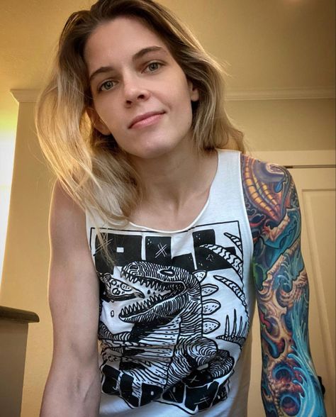 Jessamyn Duke, Ootd Photography, Designer Tshirt, Lifestyle Women, Shopping Design, Model Streetstyle, Photography Model, Style Dresses, Wwe