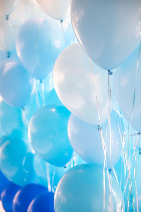 Ombre balloon wall from a You Are My Sunshine Yellow & Blue Birthday Party on Kara's Party Ideas | KarasPartyIdeas.com (7) Blue Birthday Wallpaper, Blue Balloons Aesthetic, Blue Balloons Background, Blue Birthday Aesthetic, Birthday Background Aesthetic, Blue Birthday Theme, Birthday Aesthetic Wallpaper, Birthday Wallpaper Aesthetic, Birthday Background Wallpaper