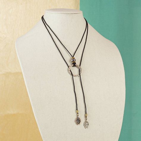 Metal Leaf Lariat Necklace Lariette Necklace Diy, Diy Lariat Necklace, Homemade Necklace Ideas, String Necklace Diy, Necklace Making Ideas, Lariat Necklace Diy, Diy Necklace Easy, Diy Choker Necklace, Beaded Lariat Necklace