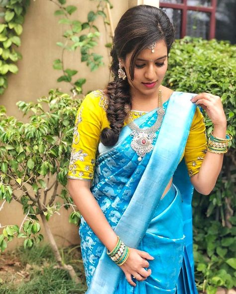 Sruthi Kannath on Instagram: “When you are in the peak of summers, you wear pastels and flaunt like our gorgeous client. And who doesn't like a yellow and blue combo? .…” Sky Blue Saree, Blue Silk Saree, Blue Color Combinations, Pattu Saree Blouse Designs, Saree Blouse Neck Designs, Wedding Blouse Designs, Silk Saree Blouse Designs, Wedding Silk Saree, Indian Bridal Dress