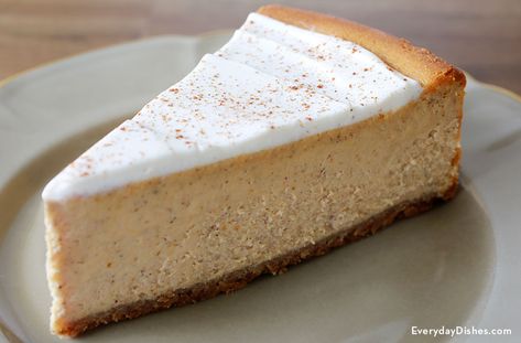 Love cheesecake and pumpkin pie? Have both with our outrageously delicious rum pumpkin cheesecake with maple cream! Cheesecake With Sour Cream, Sour Cream Topping, Farmhouse Cooking, Sour Cream Cheesecake, Sweet Bakes, Pumpkin Pie Cheesecake, Dessert Board, Pumpkin Cheesecake Recipes, Traditional Pumpkin