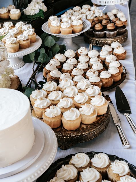 Diy Cupcake Display, Wedding Cupcake Table, Wedding Dessert Buffet, Diy Wedding Cupcakes, Unique Wedding Cake Toppers, Wedding Cupcake Display, Cake Alternatives, Cupcake Table, Wedding Cake Alternatives