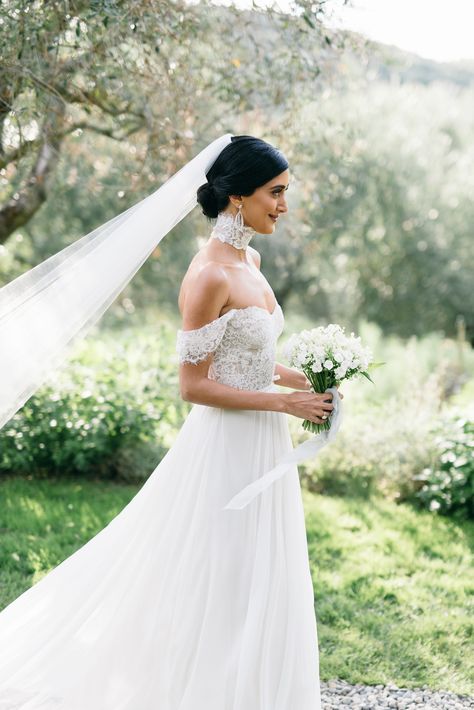 Classic Bridal Hairstyles: Sleek Bun with Long Veil Veil Over Bun, Bun With Veil, Veil Hair Down, Hairstyles With Veil, Dramatic Veil, Chic Ponytail, Minimalist Gown, Brooklyn Bride, Romantic Curls