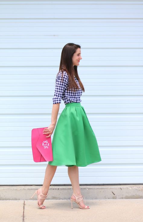 kelly green midi skirt, eating recovery day, green midi skirt. colorful work outfit, spring work outfit, stephanie ziajka, Diary of a Debutante Skirt Green Outfit, Green Skirt Outfits, Spring Skirt Outfits, Green Midi Skirt, Outfit Preppy, Trendy Skirts, Green Outfit, Green Skirt, Looks Style