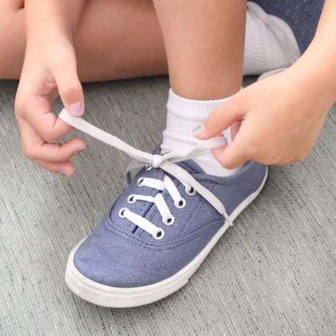 This is the best shoe tying hack ever! Teach your kids the fast and easy way to tie their shoes. It takes about 2 seconds! Shoe Tying Activities, Diy Shoe Tie Practice, Learn To Tie Shoes Kids, How To Teach Kids To Tie Shoes, Easiest Way To Tie Shoes Teaching Kids, Tie Shoes Kids, Tying Shoes For Kids Teaching, Shoe Tying, Tying Shoes