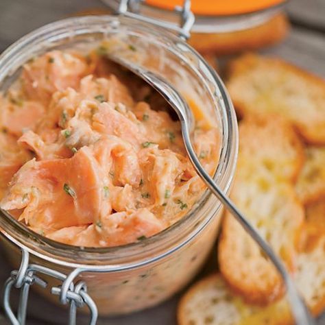 Salmon Rillettes Rillettes Recipe, Salmon Rillettes, Easy French Recipes, Chicken Liver Pate, Thomas Keller, French Cooking, Buffalo Wings, Recipe Board, Smoked Salmon