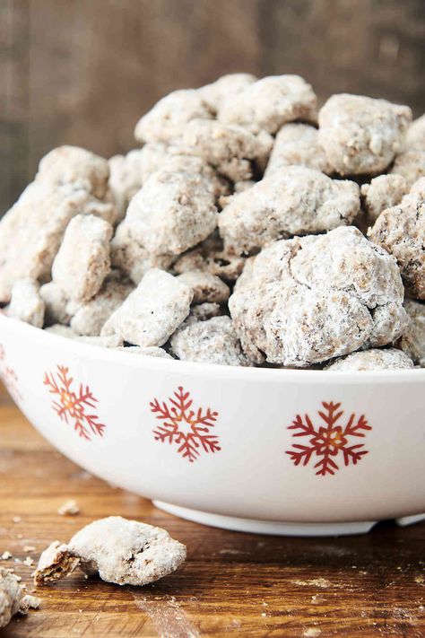 Cookie Butter Puppy Chow - Nut-Free Gingerbread Muddy Buddies What Is Cookie Butter, Holiday Puppy Chow, Cinnamon Chex, Puppy Chow Recipes, Muddy Buddies, Cookie Butter, Gingerbread Cake, Puppy Chow, No Bake Snacks