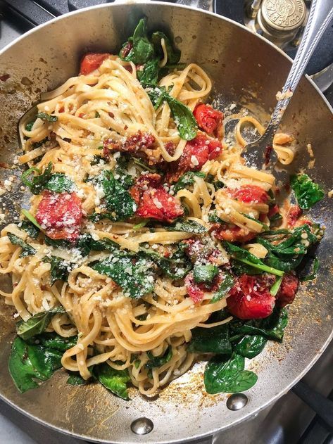 Spinach Linguine, Linguine Recipes, Garlic Spinach, Salad Pasta, Spaghetti Carbonara, Läcker Mat, Good Eat, Deilig Mat, Fresh Pasta