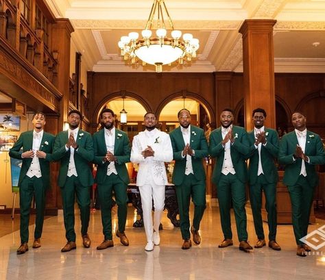 Emerald Wedding Colors, Emerald Green Wedding Theme, Green Suits, Men Wedding Suit, Green Wedding Suit, Dark Green Wedding, Wedding Groomsmen Attire, Groom And Groomsmen Suits, Wedding Event Dresses