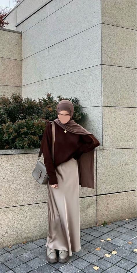 Muslim Women Outfits, Modest Skirt Outfits Muslim, Skirt Modest Outfits, Hijab Skirt Outfit, Fashion Aesthetics Types, Hijabi Skirt Outfits, Skirt Hijab Outfit, Outfit Muslim, Modest Outfits Muslim