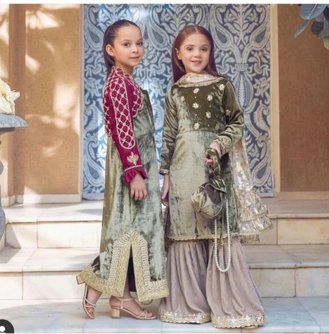 Kids Velvet Dress, Pretty Suits, Stitching Styles, Eid Clothes, Velvet Suit Design, New Dress Pattern, Capelet Dress, Dress Pakistani, Velvet Dress Designs