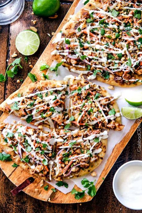 Thai Chicken Flatbread, Thai Chicken Pizza, Avocado Pizza, Chicken Flatbread Pizza, Naan Pizza Recipes, Naan Flatbread, Prosciutto Pizza, Chicken Flatbread, Naan Pizza