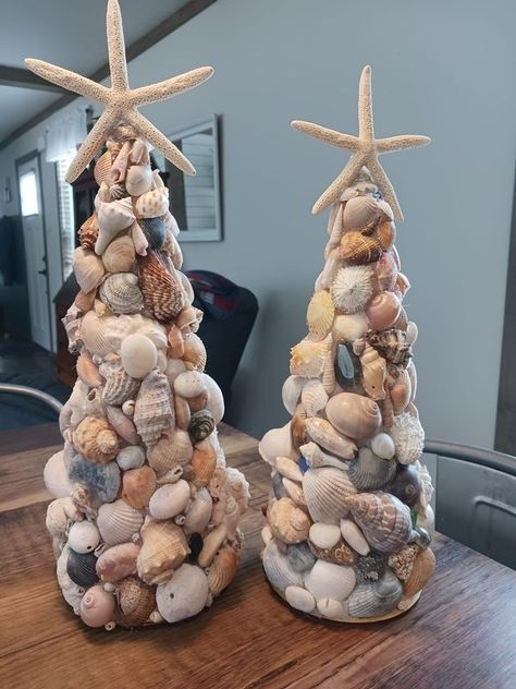 Sea Shell Art | I'm new here. I craft using E6000 type glues for heavy or outdoor items Shell Christmas Crafts, Sea Shell Christmas, Seashell Christmas Tree, Shell Christmas Tree, Shell Tree, Shell Projects, Sea Shell Art, Shell Craft, Sailors Valentine