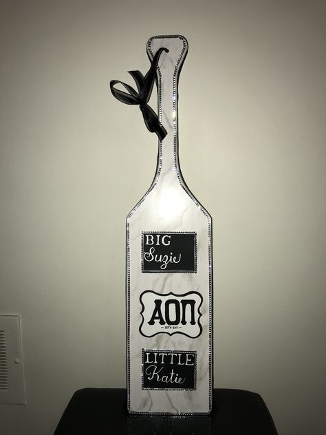 Paddle Sorority, Fraternity Paddles, Big Little Paddles, Paddle Ideas, Sorority Paddles, Big Basket, Sorority Big Little, Alpha Omicron Pi, Sorority Crafts