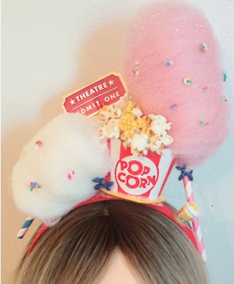 Fun Carnival/Circus Themed Headband for kids and Adults! 🍿 Choose the Headband, Earrings, or Both items! This sits Approximately 5 inches from the top of the headband can fit kids and Adults.  I recommend Ages 6+ 🍿 This comes with cotton candies and light pink and white and I do add a bit of glitter and sprinkles on them, however, you can let me know in the  message box if you would  rather **No** sprinkles or glitter. 🍿 The fake popcorn box will sit slightly on your left along with a mini popcorn embellishment that stands about an inch high and two Mini animal balloon characters. I also attach a movie ticket to the top. 🍿 The earrings are about an inch high and hang about 2 in from the ear they have a hypoallergenic backing.  Please feel free to message me if you would like two differ Popcorn Headband Diy, Cotton Candy Headband, Crazy Headbands, Popcorn Headband, Fake Popcorn, Donut Headband, Fair Theme, Diy Carnival, Carnival Circus