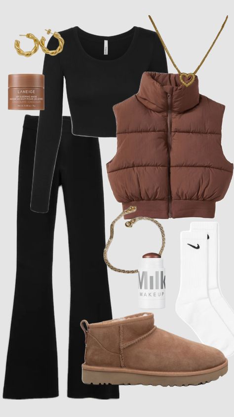 #fit #fitinspo #fallgirl #uggfit #uggs #outfitinspo Uggs Fall, Uggs Outfit Winter, Chicago Outfit, Preppy Fall Outfits, Comfy Casual Outfits, Simple Fall Outfits, Uggs Outfit, Fall Fit, Casual Preppy Outfits