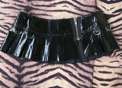 Goth Punk Fashion, Micro Mini Skirt, New Rock, Goth Punk, Grunge Goth, Micro Mini, Goth Outfits, Alternative Outfits, Really Cute Outfits