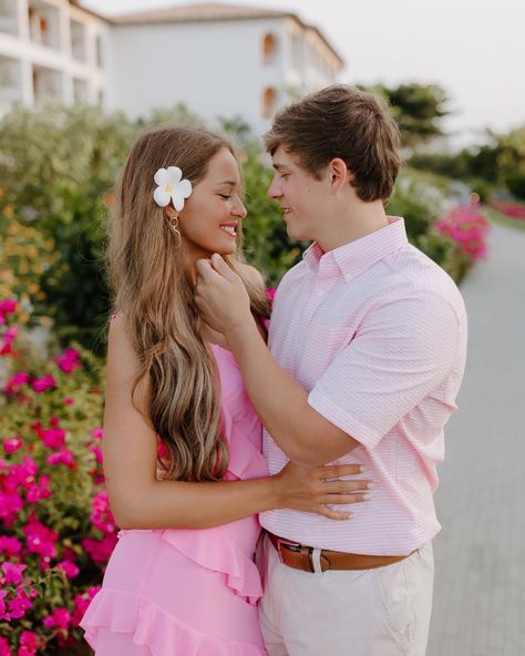 Taylor And Soph, Pink Theme Photoshoot, Cute Youtube Couples, Youtube Couples, Theme Photoshoot, Christian Couples, Pink Theme, Couple Photoshoot, Couple Photo