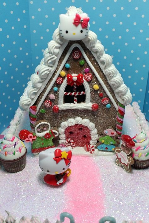 Hello Kitty Gingerbread, Christmas Ginger Bread, Gingerbread House Ideas, Ginger House, Mix Baby Girl, Gingerbread House Designs, The Best Dessert, Kitty Christmas, Pink Xmas