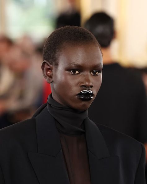 Black Lipstick Brought Goth Glamour To Valentino's Fall/Winter 2024 Show Black Lipstick Outfit, Black Lipstick Looks, Dark Lipstick Makeup, Black Lipstick Look, Oxblood Lipstick, Goth Glamour, Black Lipstick Makeup, Black Matte Lipstick, Brown Girls Makeup