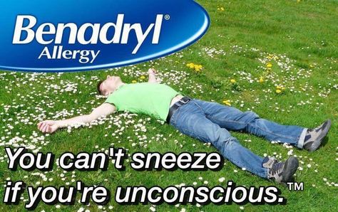 Benadryl: You can’t sneeze if you’re unconscious Humor Whatsapp, Humor Mexicano, Can't Stop Laughing, Memes Humor, Humor Memes, Animal Jokes, Work Humor, On The Ground, What’s Going On