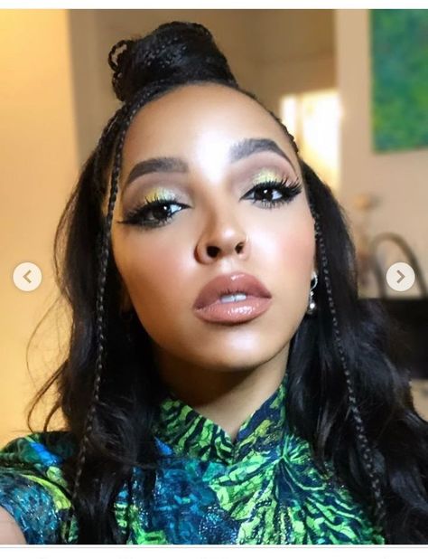 Tinashe Mixed Race Hairstyles, Soft Glam Makeup, Sweet T, Dark Skin Women, Celebrity Look, Glam Makeup, Girls Makeup, Traditional Dresses, Favorite Celebrities