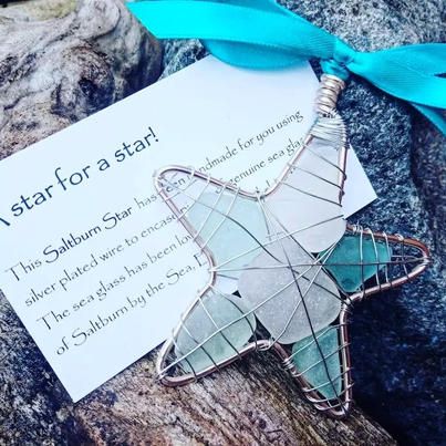 Intelligiblei - ⭐The perfect sea glass gift for an ocean... Ocean Christmas, Sea Glass Gifts, Beach House Gift, Glass Christmas Decorations, Glass Decoration, Sea Lover, Glass Stars, Glass Christmas Tree Ornaments, Ocean Decor