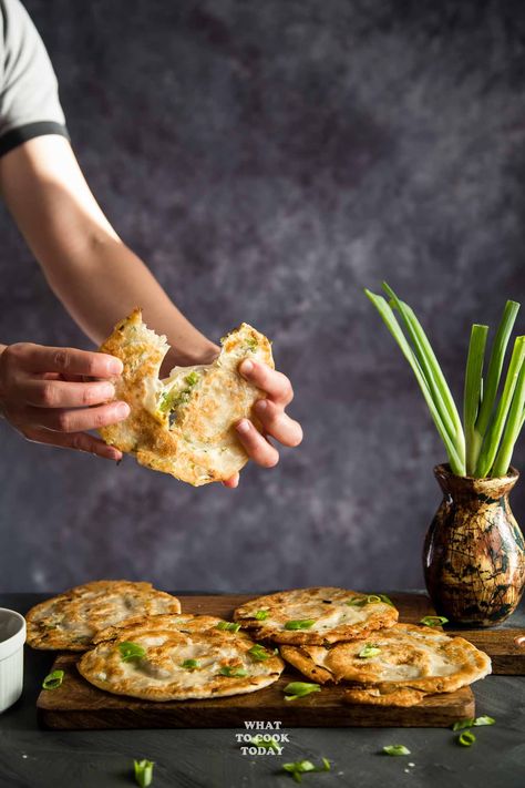 Healthy Asian Dinner Ideas, Vietnamese Dinner, Chinese Scallion Pancakes, Scallion Pancakes Chinese, Chinese Takeaway, Chinese Vegetables, Scallion Pancakes, Asian Inspired Recipes, Chinese Dishes