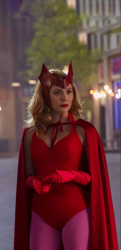 Scarlet Witch Halloween Costume, Scarlet Witch Halloween, سكارليت جوهانسون, Scarlet Witch Costume, Olsen Scarlet Witch, Elizabeth Olsen Scarlet Witch, Celebrity Halloween Costumes, Scarlet Witch Marvel, Pahlawan Marvel