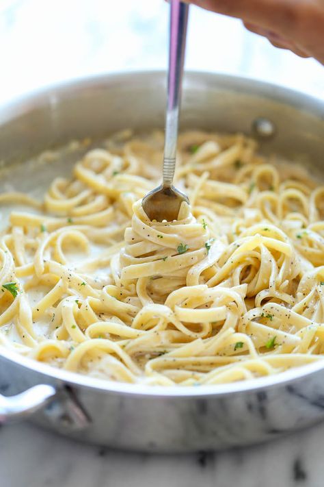 One Pot Garlic Parmesan Pasta - Damn Delicious Garlic Parmesan Pasta, One Pot Pasta Recipes, Pasta Primavera, Parmesan Pasta, One Pot Pasta, Easy Pasta Recipes, Creamy Pasta, Pasta Pasta, Idee Pasto Sano