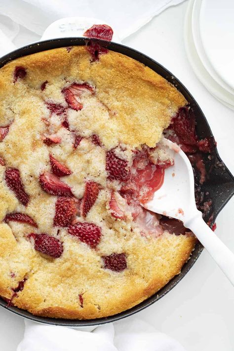 Fresh Strawberry Cobbler Fresh Strawberry Cobbler, Strawberry Cobbler Recipes, Strawberry Muffin Recipes, Strawberry Cobbler, Seasonal Desserts, Strawberry Dessert Recipes, I Am Baker, Strawberry Shortcake Recipes, Fruit Cobbler