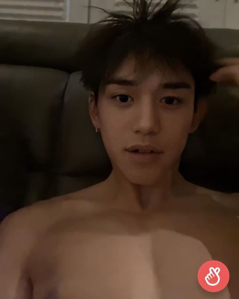 3,064 Me gusta, 31 comentarios - PROUD LUMI (@xuxisbella25) en Instagram: "Shirtless Lucas again 😚😋 . . . . . . #lucas #nctlucas #lucasnct #wayv #wayvlucas #lucaswayv #nct…" Lucas Abs, Lucas Hot, Abs Kpop, Bed Selfie, Lucas Wong, Lucas Nct, Park Jihoon, Best Rapper, Thai Drama