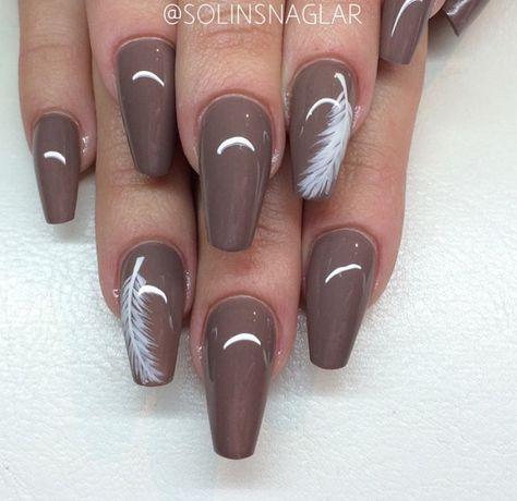 ♡ @justjustie Feather On Nails Design, Feather Nail Designs, Gel Nails Nail Art, Feather Nail Art, Short Coffin Nails Designs, Red Ombre Nails, Feather Nails, Pretty Nail Colors, Nail Art For Beginners