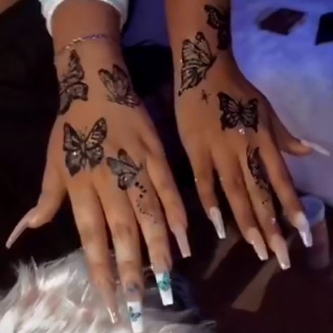 Butterfly Henna Tattoo On Hand, Cute Henna Designs Butterfly, Henna Butterfly Designs Hand, Henna Tattoo Designs Hand Butterfly, Henna Tattoo Designs Arm Butterfly, Butterfly Henna Tattoo Designs, Henna Ideas Butterfly, Henna Designs With Butterflies, Hand Tats For Women Butterfly