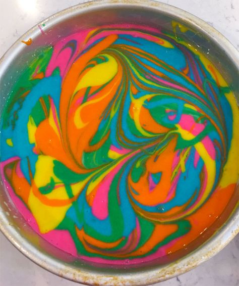 tie dye cake batter How To Color Cake Batter, Tie Dye Cakes Birthdays, Tie Dye Birthday Cake, Fondant Daisies, Tye Dye Cake, Classic Vanilla Cake, Belle Of The Kitchen, Easy Diy Tie Dye, Tie Dye Cake