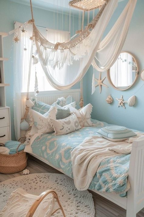 Ocean Inspired Bedroom, Ocean Room Decor, Aesthetic Bedrooms, Beach Room Decor, Balkon Decor, Ocean Room, Dream Bedroom Inspiration, Enchanting Forest, Beachy Room