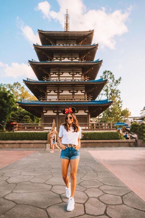 Disney World Aesthetic Outfits, Epcot Photo Ideas, Disney World Fotos, Epcot Outfit Ideas, Epcot Outfit, Disney Parks Outfits, Disney Park Outfit, Disney Poses, Disney Trip Outfits