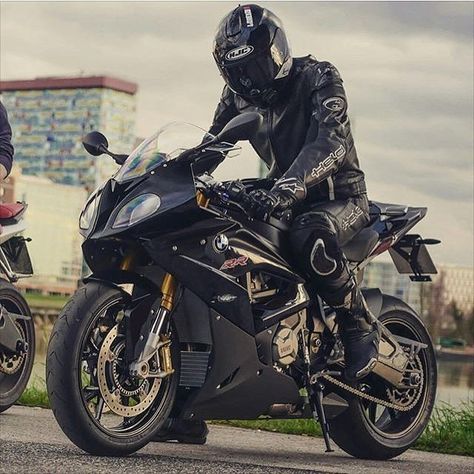 S1k Via :@kenazrider #S1000RR#S1K#chairellbikes4life#BMW Black Bike Aesthetic, R15 Photoshoot, Motorcycle Guy, Bike Aesthetic, Motorcycle Aesthetic, Bike Photoshoot, Motorcycle Culture, Motorcycle Men, Biker Love